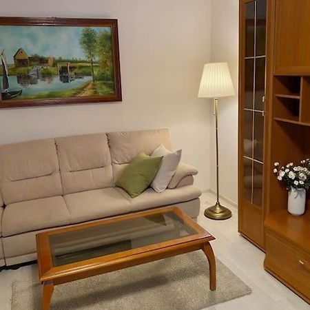 Lovely & Quiet 1-Bedroom Condo With Free Parking Bucharest Exterior photo